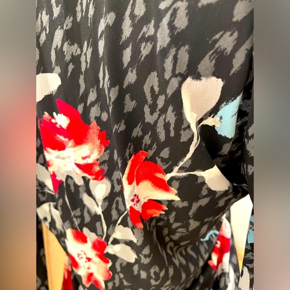 WHBM LONG SLEEVE TOP, SIZE XS - Picture 4 of 5